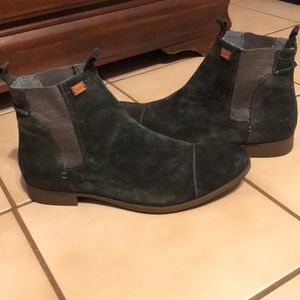 Calvin Klein boots, green suede, men’s 12